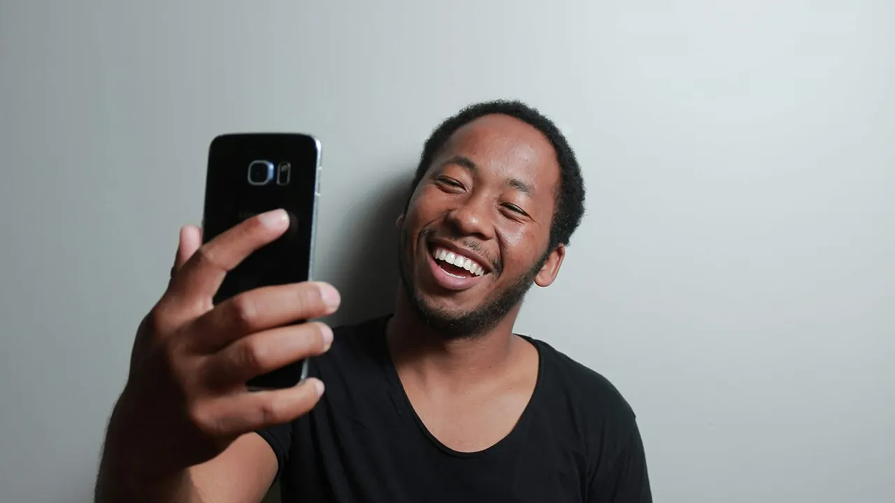 Cara Setting Kamera Video Call WhatsApp Agar Hasil Maksimal