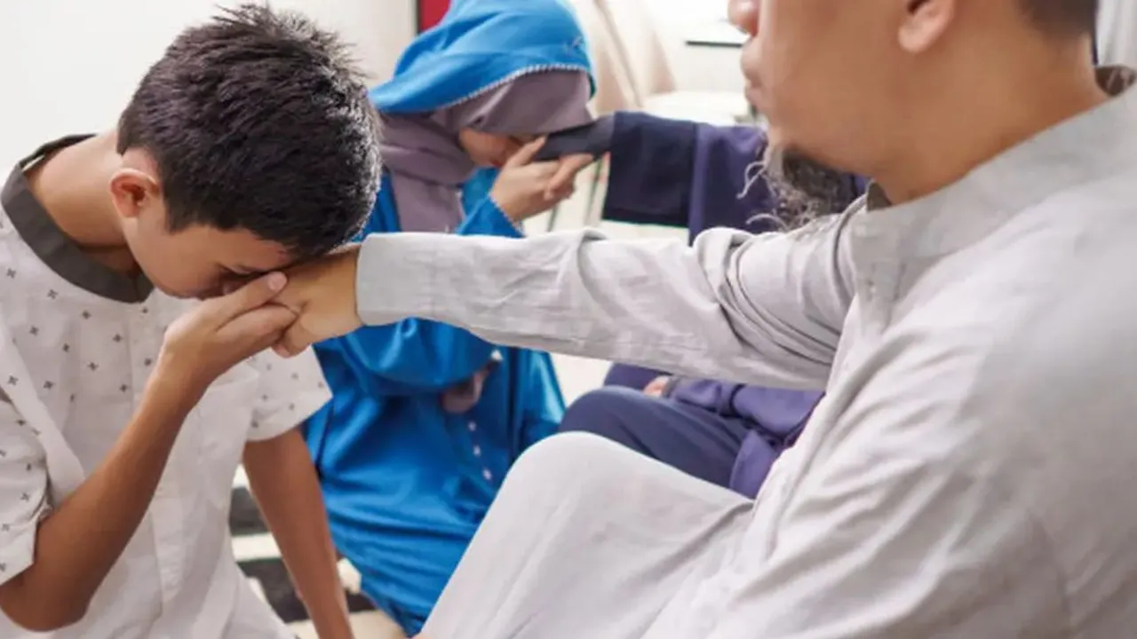Cara Sungkem Lebaran yang Baik Beserta Hukumnya dalam Ajaran Islam, Apakah Jadi Kewajiban?