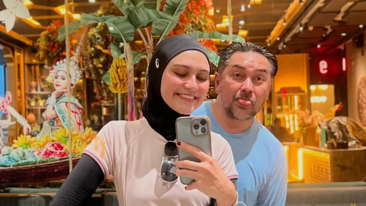 Cara Zee Zee Shahab Jaga Keharmonisan dengan Suami Tercinta