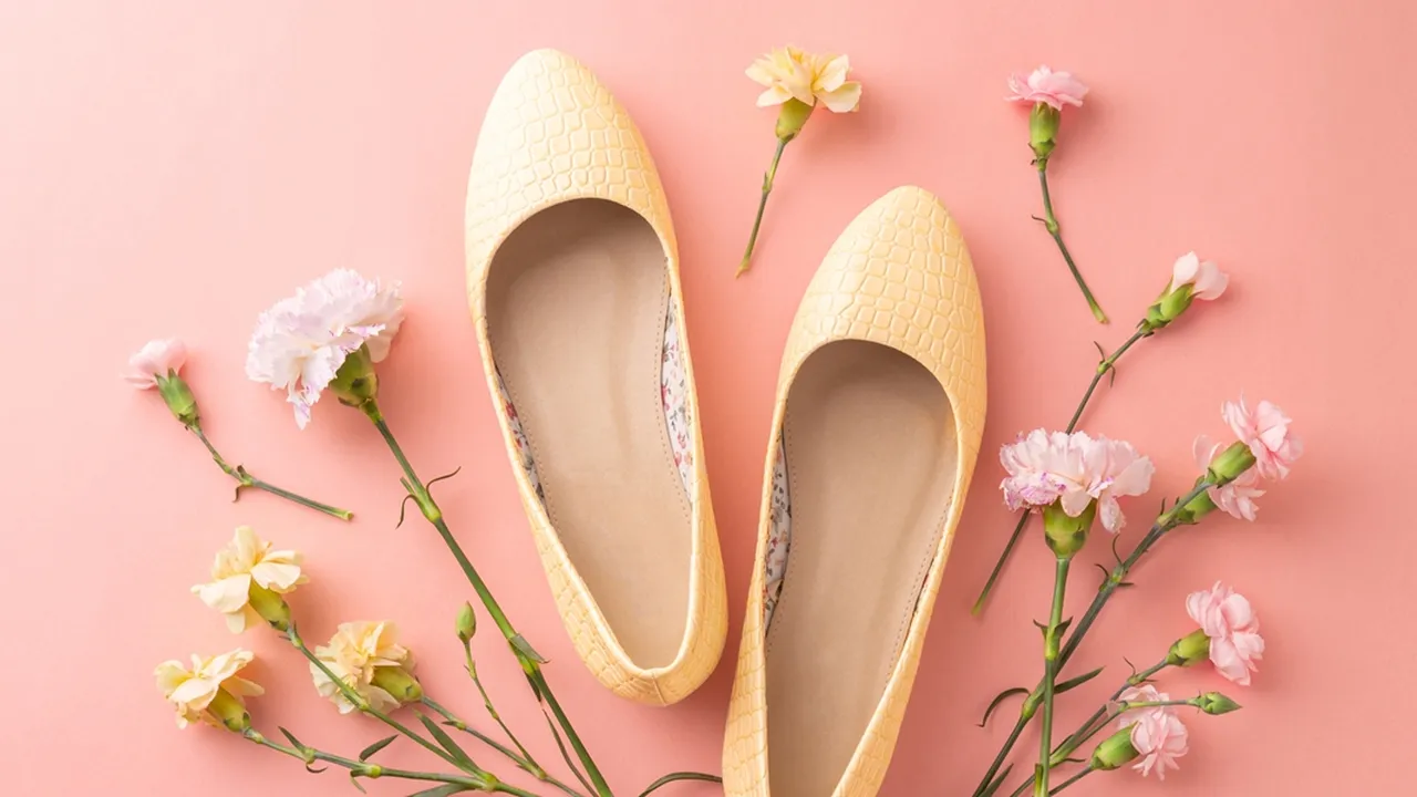 Cari Flatshoes Buat Kuliah? Ini 5 Pilihan Nyaman & Stylish yang Wajib Kamu Coba!