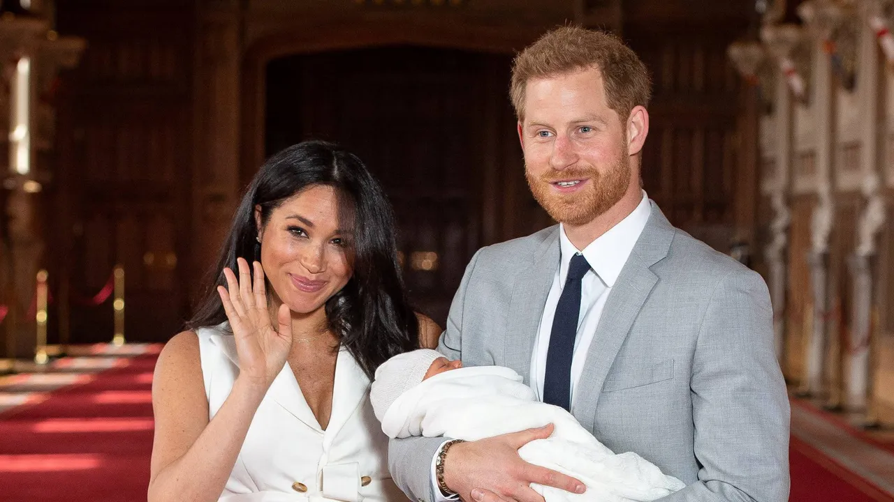 Cari Pengasuh Bayi, Pangeran Harry & Meghan Markle Berani Bayar 1,3 Miliar! Cari Pengasuh Bayi, Pangeran Harry & Meghan Markle Berani Bayar 1,3 Miliar!