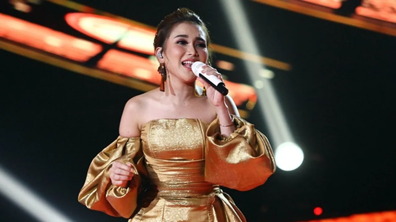 Cari Suasana Baru Selama #DiRumahAja, Ayu Ting Ting Boyong Keluarga Liburan di Villa Pribadi