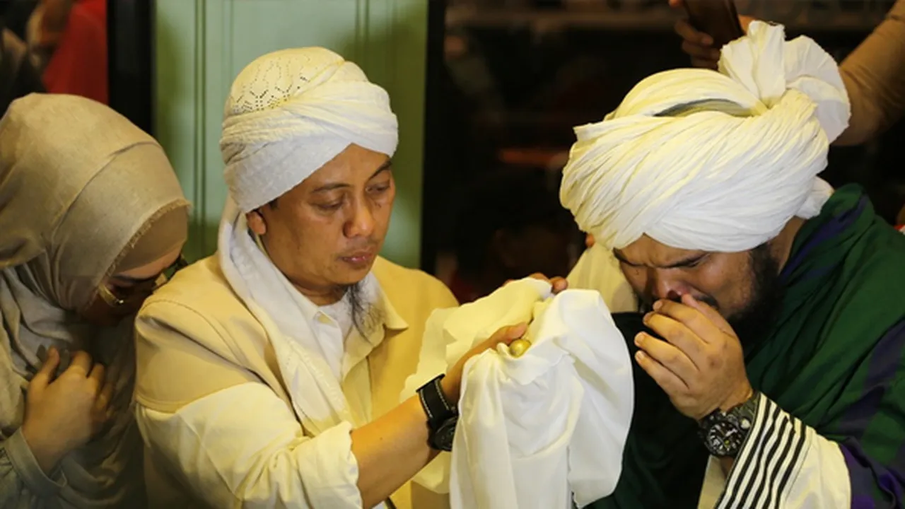 Cerita Opick Terima Satu Helai Rambut Nabi Muhammad SAW Dari Turki Cerita Opick Terima Satu Helai Rambut Nabi Muhammad SAW Dari Turki