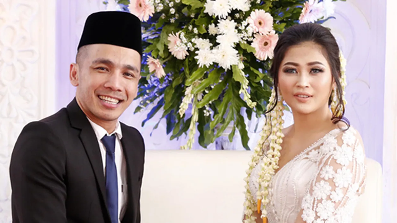 Cerita Suami Ovi Sovianti Memutuskan Untuk Jadi Mualaf Cerita Suami Ovi Sovianti Memutuskan Untuk Jadi Mualaf