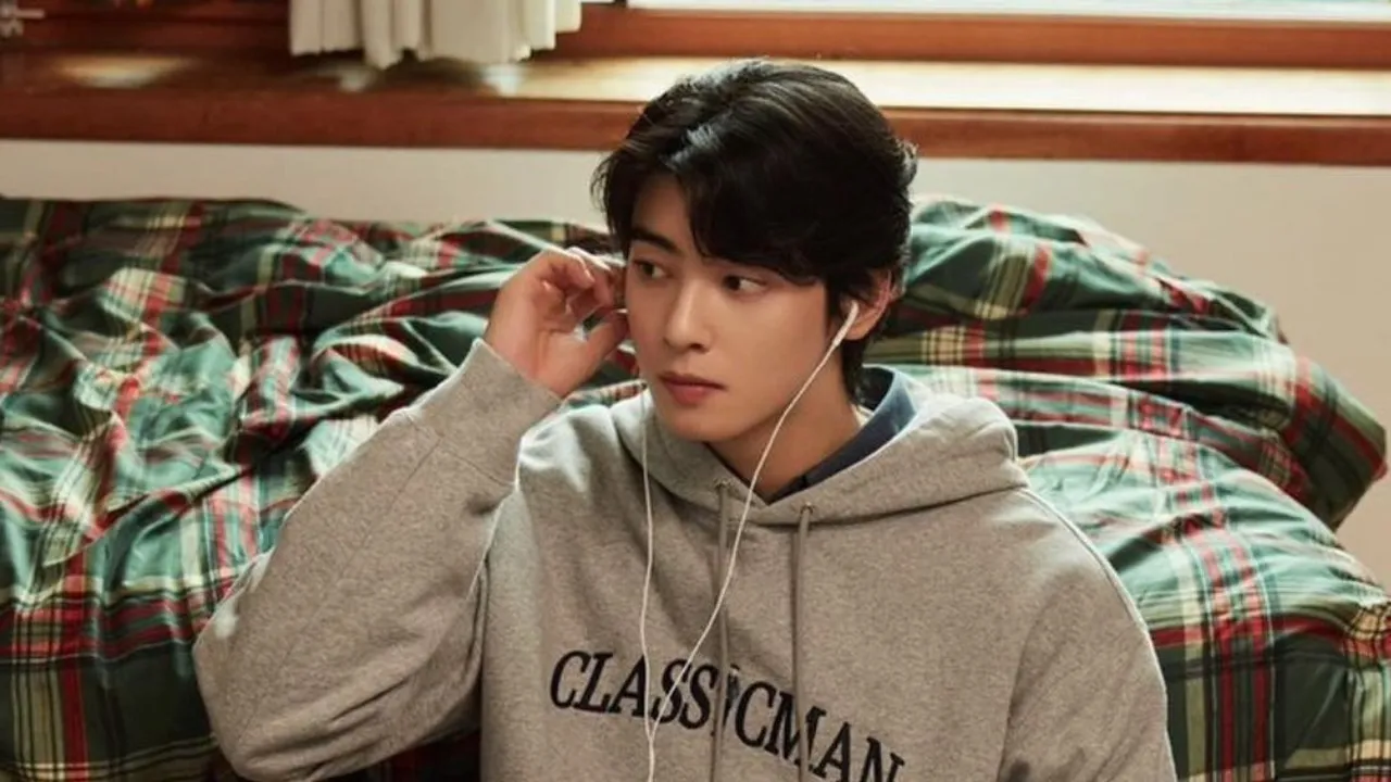 Cha Eun Woo Debut Solo! Rilis Lagu Baru dan Ajak India Eisley Sebagai Model MV