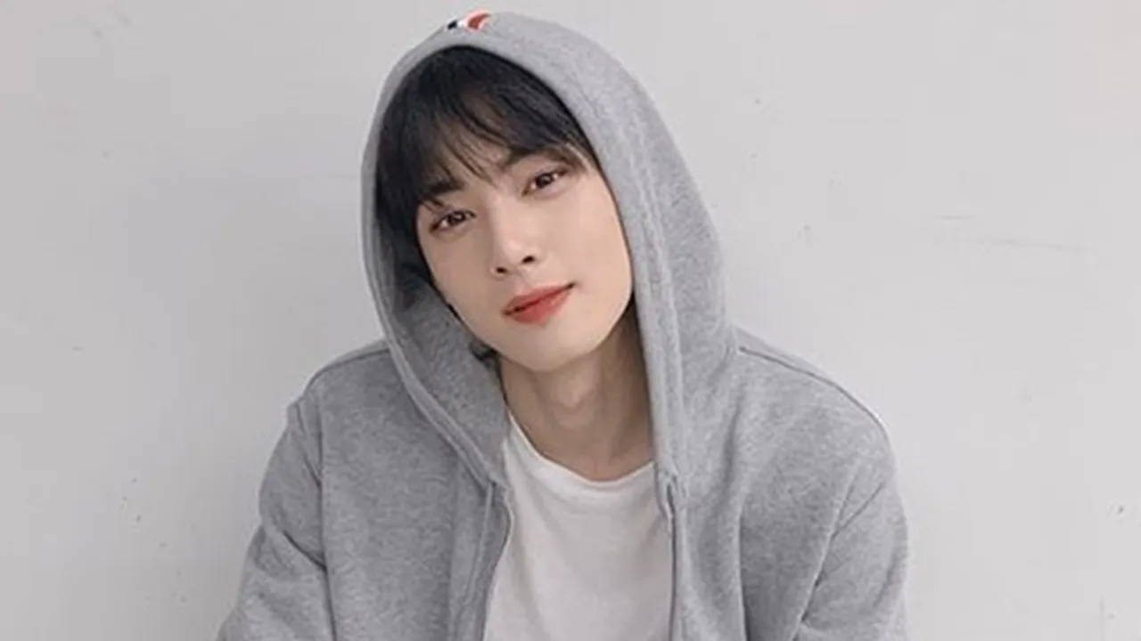Cha Eun Woo Kembali Curi Hati Fans Dengan 'Boyfriend Look' di Postingan Terbaru