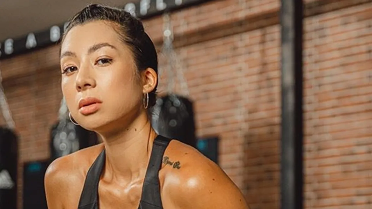 Challenge Baru Jennifer Bachdim, Bikin Bantal Terlihat Lebih Fashionable