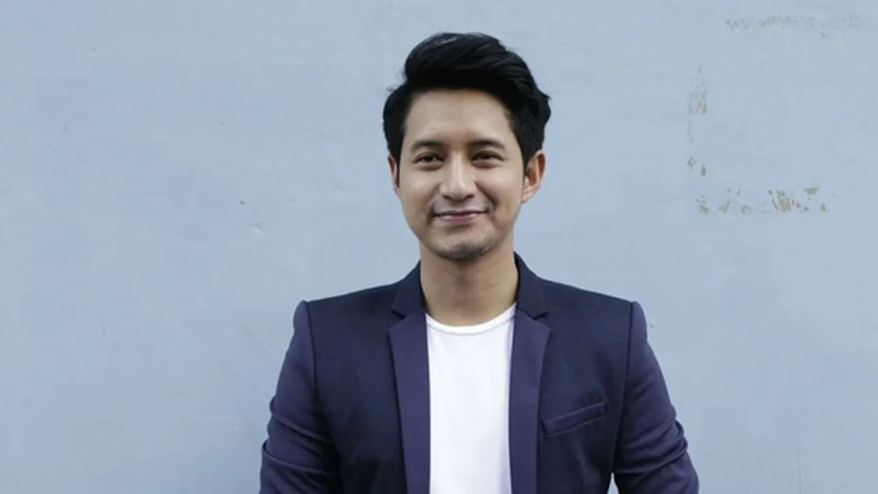 Chand Kelvin Foto Bareng Wanita Berhijab, Pacar Baru?