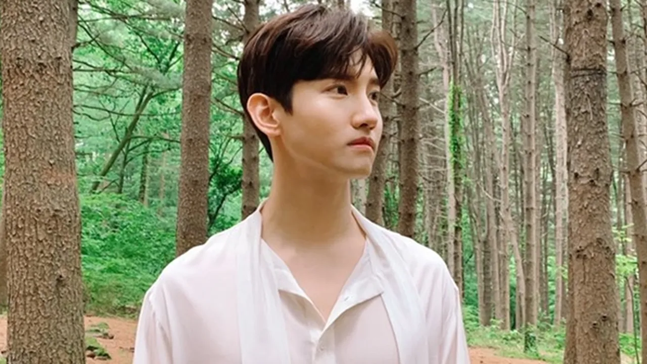 Changmin TVXQ Cover Lagu 'The Wind Blows' Milik Lee Sora, Vokal dan Visualnya Bikin Terpana!