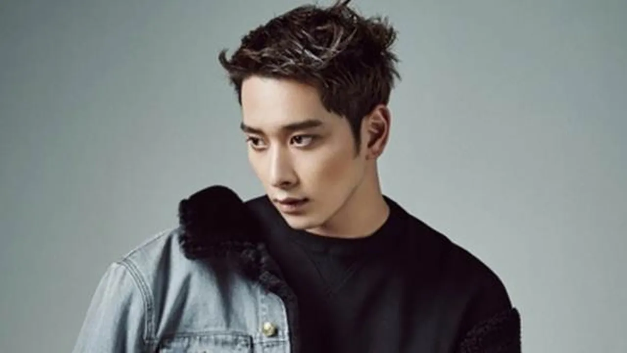 Chansung Jadi Member Terakhir 2PM yang Resmi Menjalani Wajib Militer