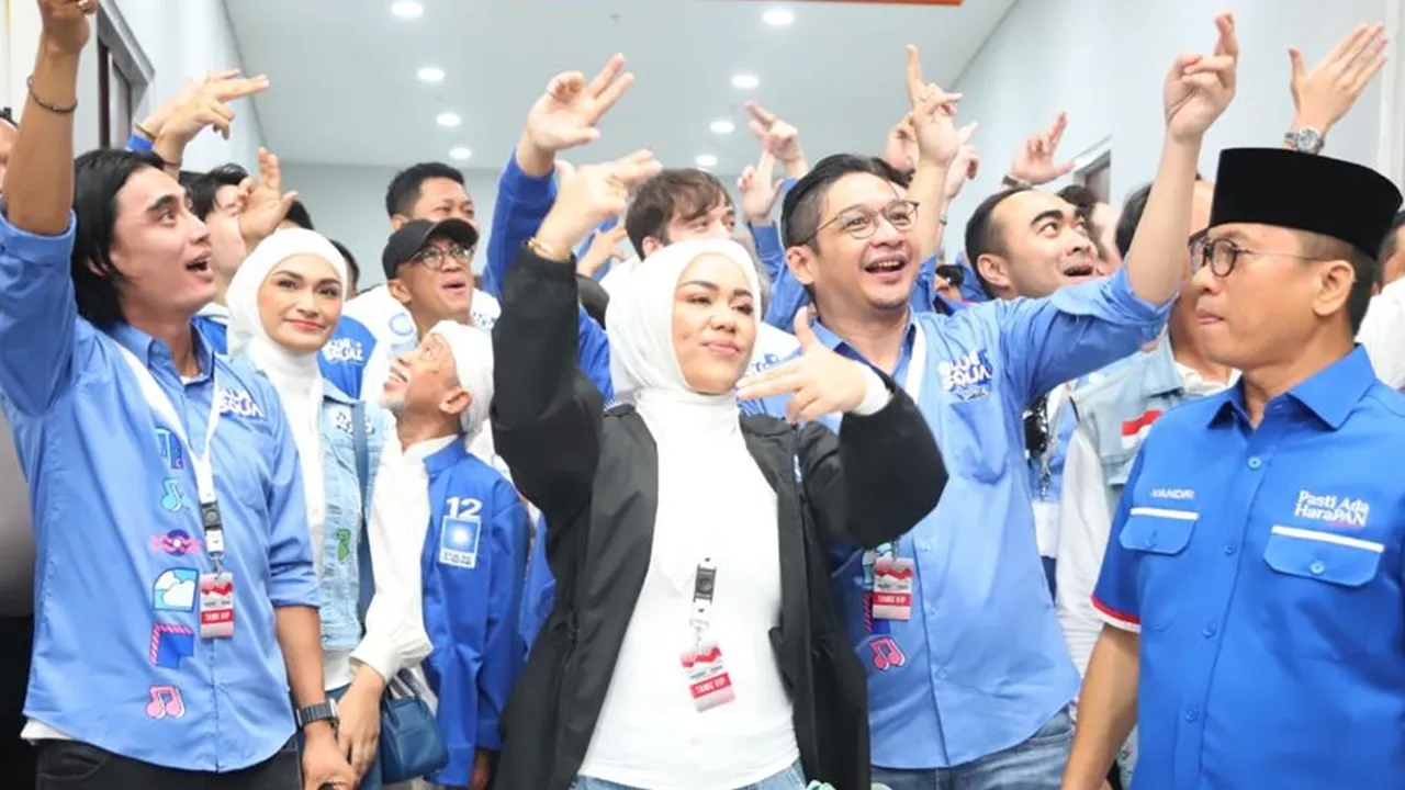 Charly Van Houtten hingga Pasha Ungu Hadiri Deklarasi Prabowo dan Gibran Charly Van Houtten hingga Pasha Ungu Hadiri Deklarasi Prabowo dan Gibran