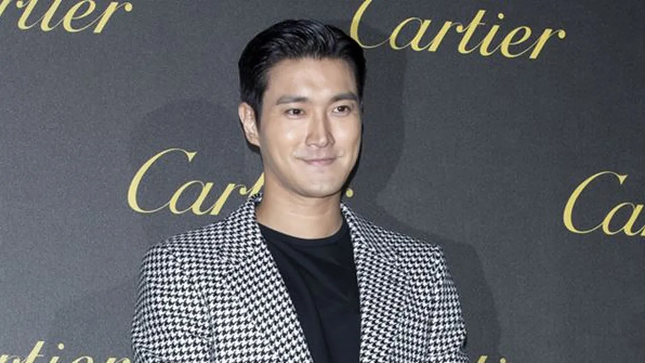 Choi Siwon Alias Mas Agung 'Paksa' Fans Indonesia Subscribe Channel Youtube-nya, Sempat Dikira Akun Palsu Choi Siwon Alias Mas Agung 'Paksa' Fans Indonesia Subscribe Channel Youtube-nya, Sempat Dikira Akun Palsu