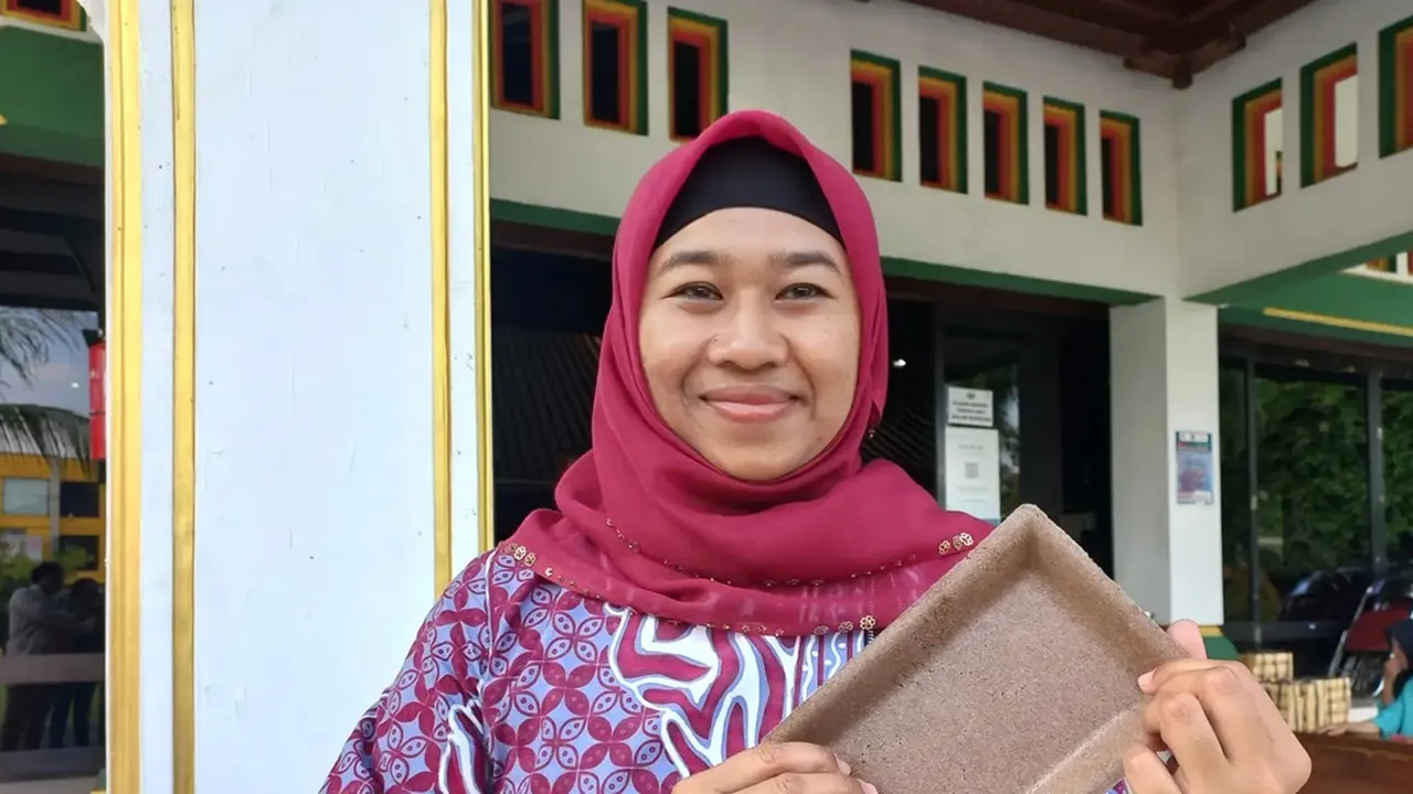 Ciptakan Wadah Ramah Lingkungan dari Ampas Aren, Inovasi Keren Pengganti Styrofoam