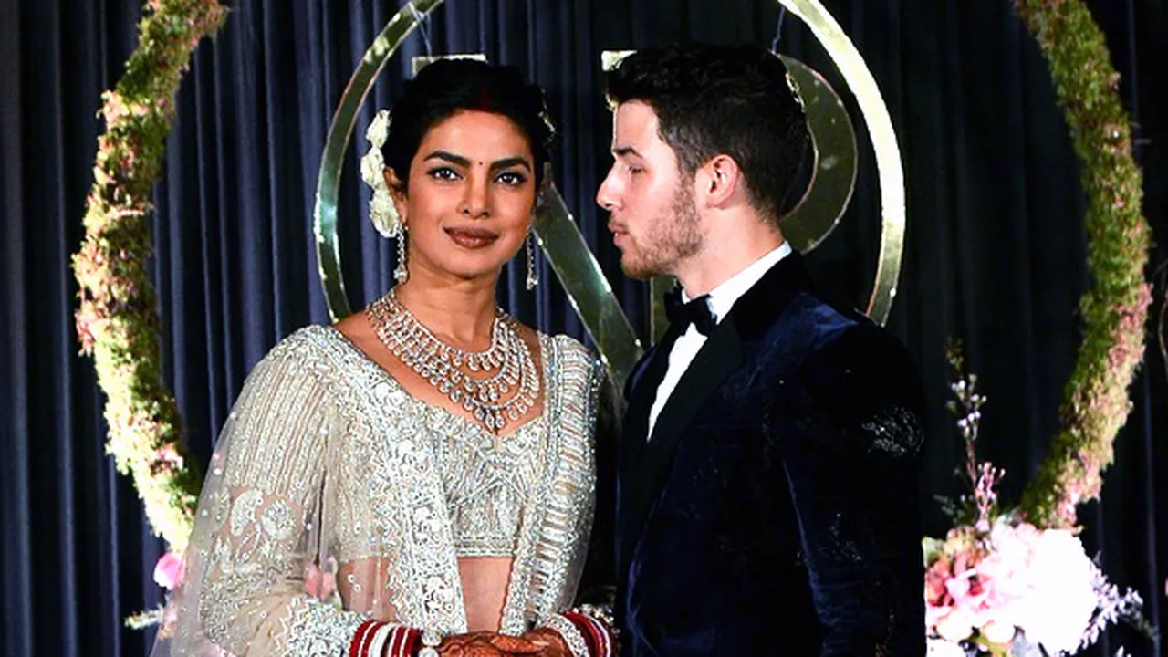 Ciuman Pertama Priyanka dan Nick Jonas Setelah Resmi Menikah, Romantis!
