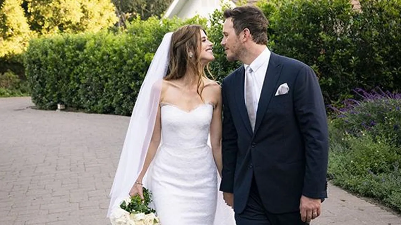 Ciuman Romantis Katherine Schwarzenegger & Chris Pratt di Hari Pernikahan