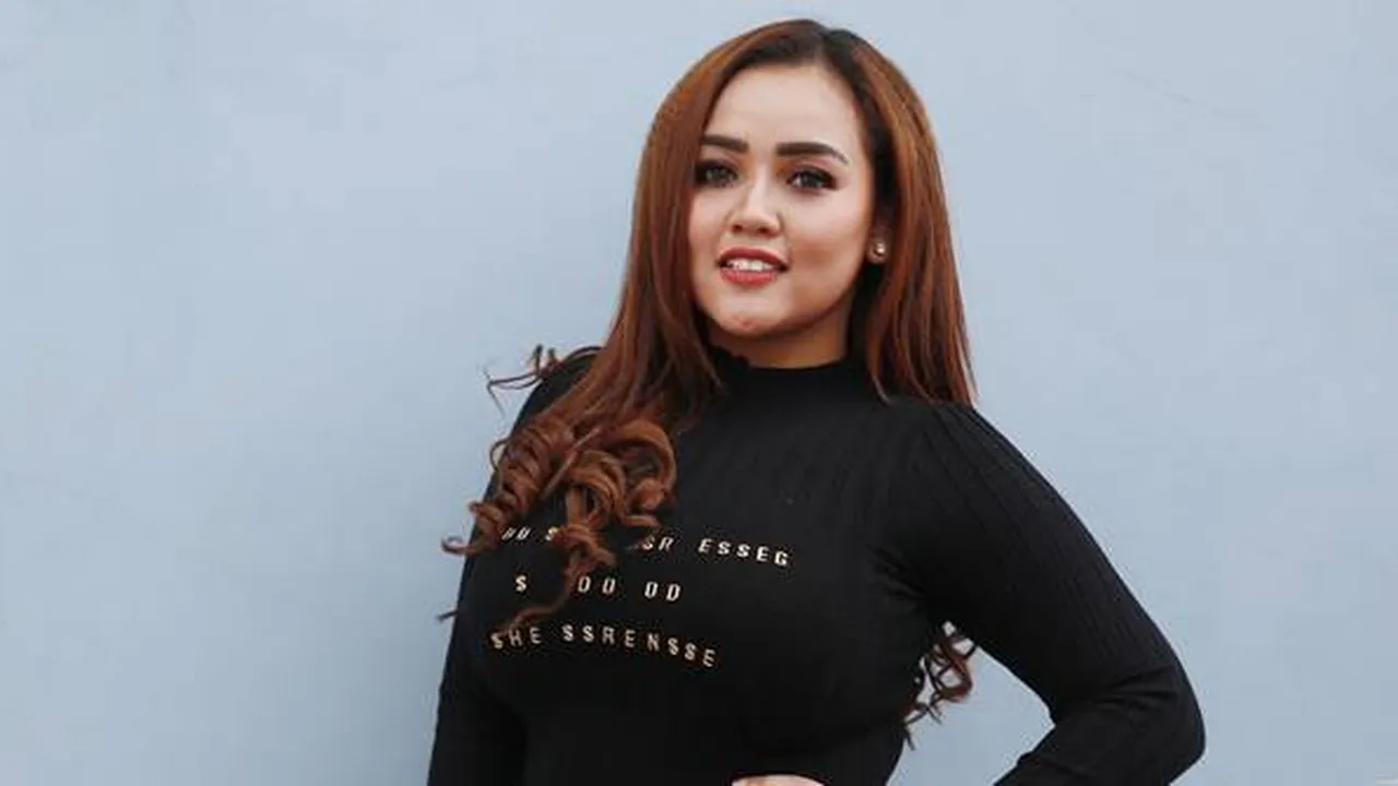 Clara Gopa Sebut Ada Tujuan Mulia di Balik Kanopi Garasinya Makan Jalan