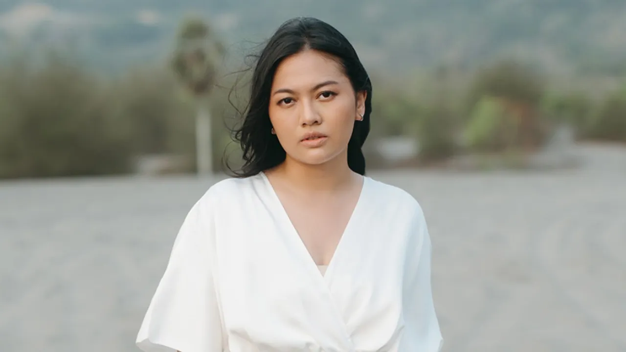 Clara Riva Ungkap Perjalanan Emosional di Music Video 'Alasan Klasik'