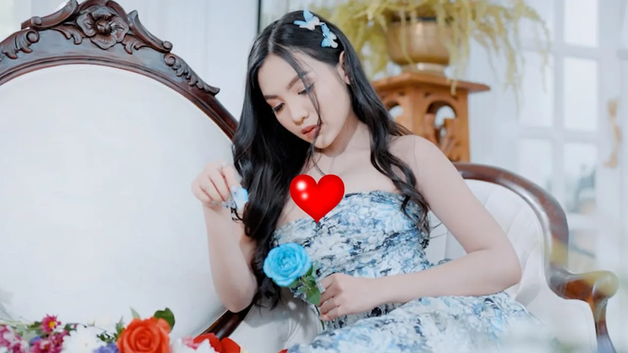 Coba Peruntungan di Dunia Tarik Suara, Lisa In Macao Rilis Lagu 'Hati Yang Terluka'