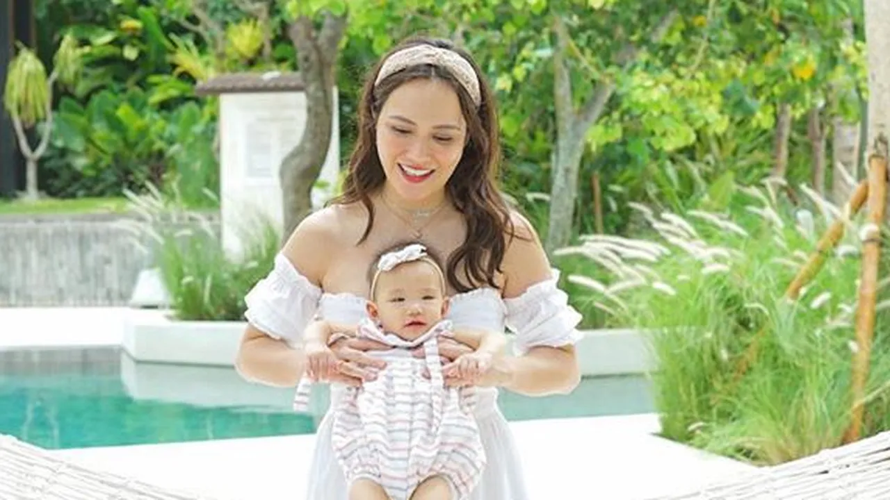 Cobain Jus Jeruk dan Markisa, Ekspresi Baby Claire Gemesin Banget
