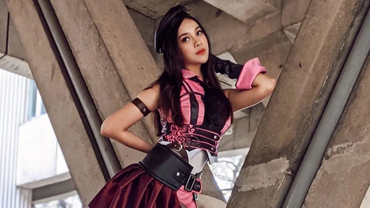 Cosplay Jadi Karakter Game Online, Celana Dalam Anya Geraldine Kelihatan