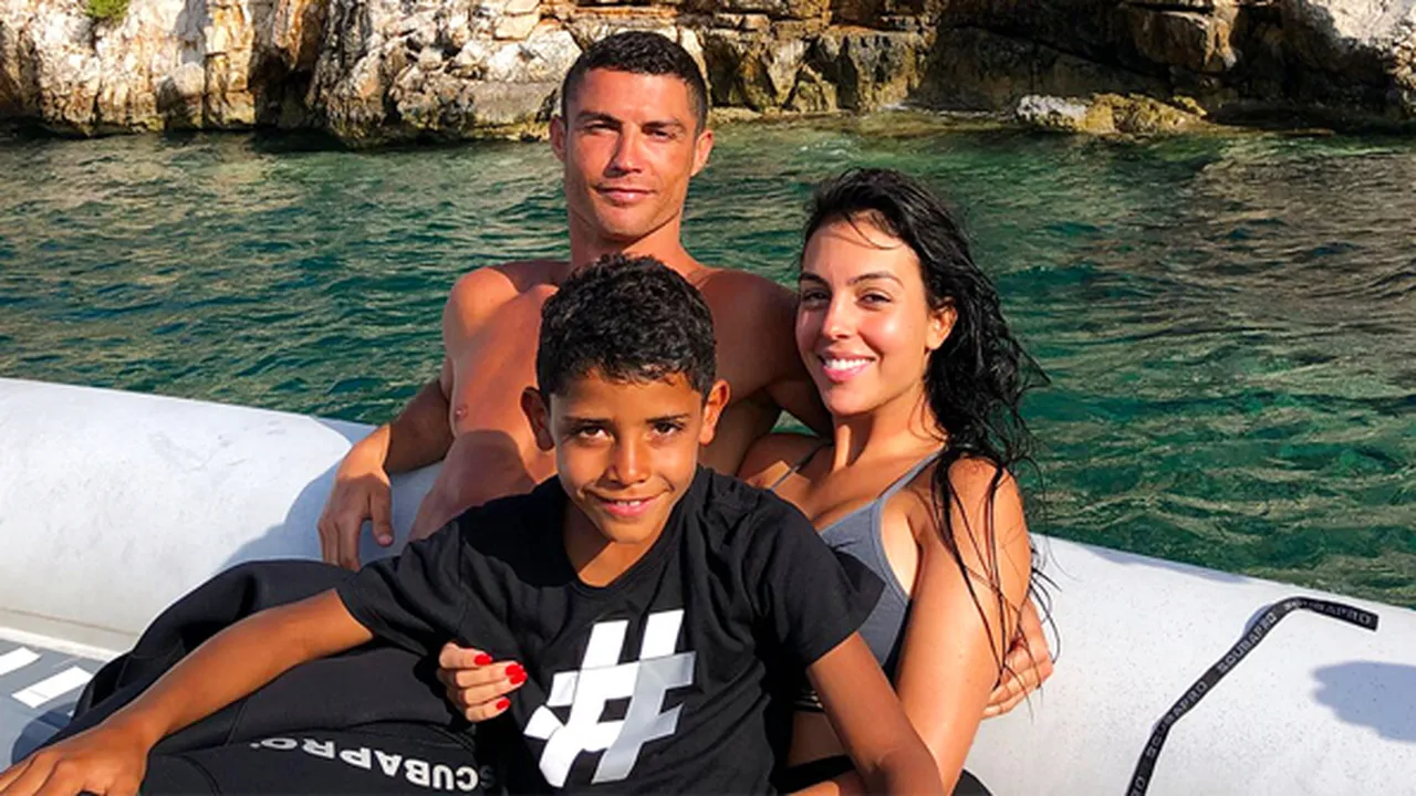 Cristiano Ronaldo Ajak Georgina Rodriguez Kencan Bareng Anaknya