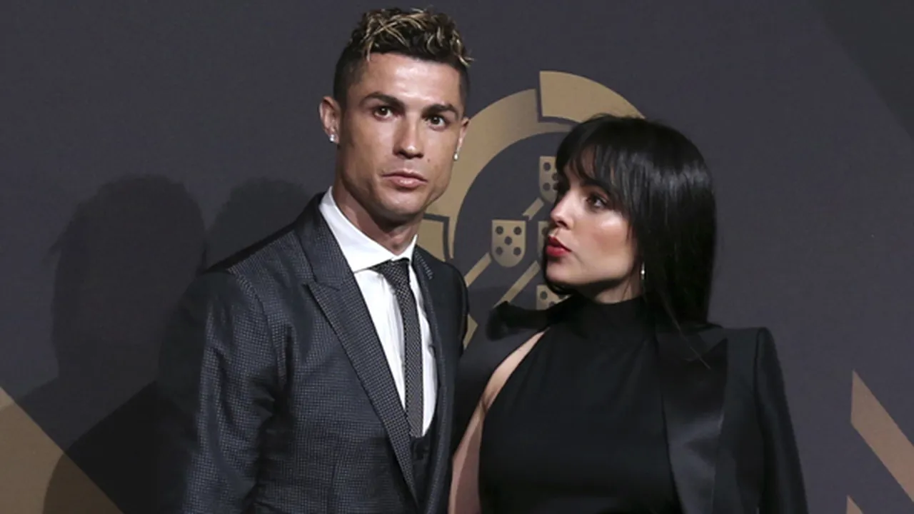 Cristiano Ronaldo Kembaran Jersey Bareng Pacar & Anak-Anaknya