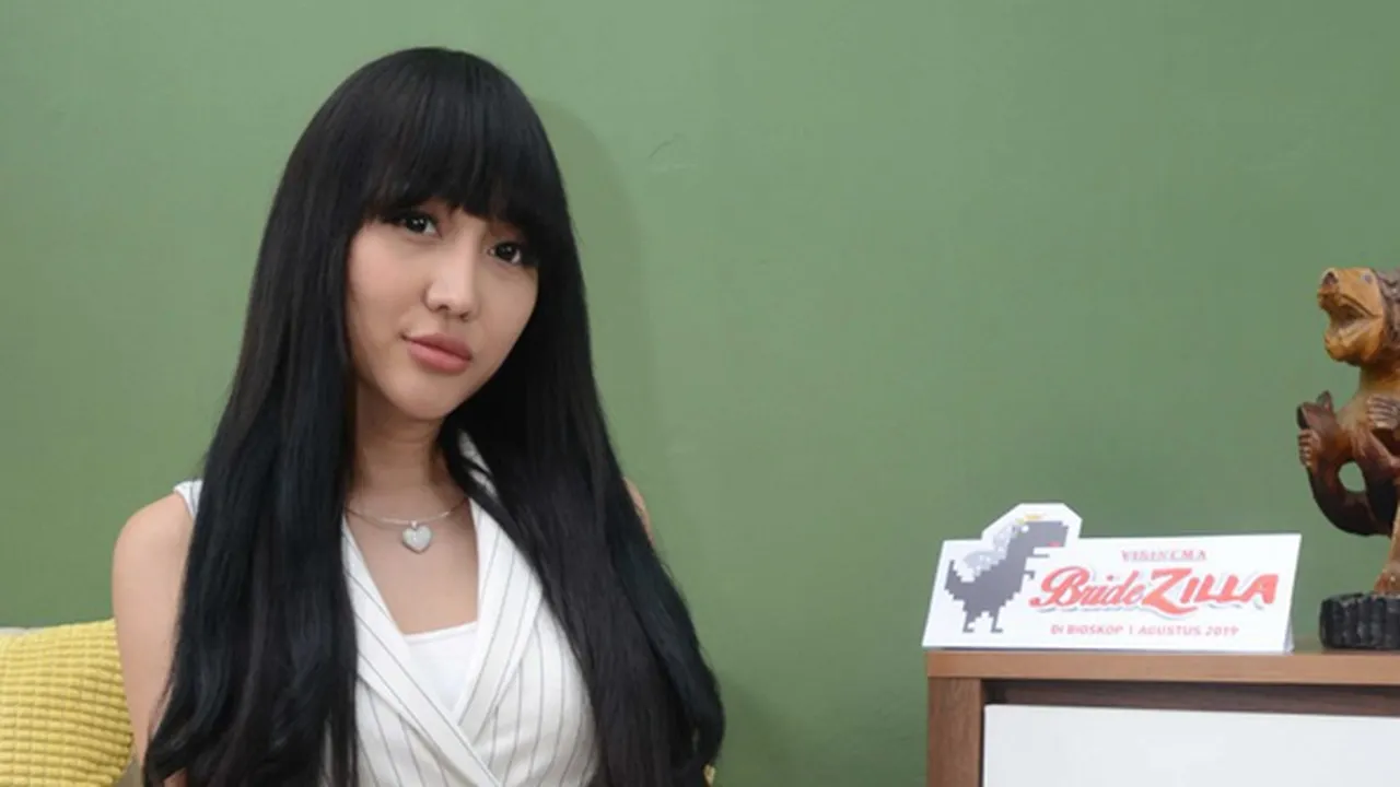 Curhat Sambil Nangis, Lucinta Luna Marah Besar Pantatnya Dipegang Orang