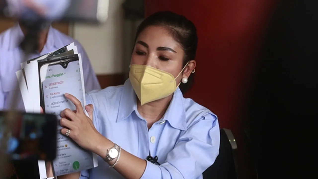 Curhatan Nindy Soal KDRT yang Dialami, Dari Wajah Lebam Hingga Rambut yang Dijambak Curhatan Nindy Soal KDRT yang Dialami, Dari Wajah Lebam Hingga Rambut yang Dijambak