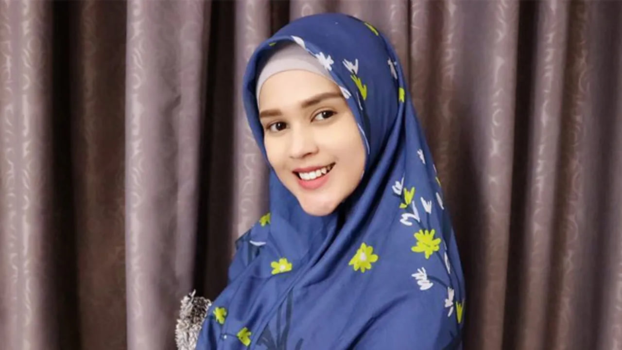 Cut Meyriska Resmi Berhijab, Sang Ibunda Belum Tahu