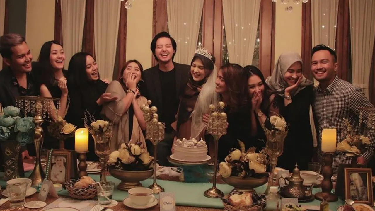 Cut Meyriska Ulang Tahun, 3 Kado Spesial Dari Roger Danuarta Ini Sukses Bikin Baper! Cut Meyriska Ulang Tahun, 3 Kado Spesial Dari Roger Danuarta Ini Sukses Bikin Baper!