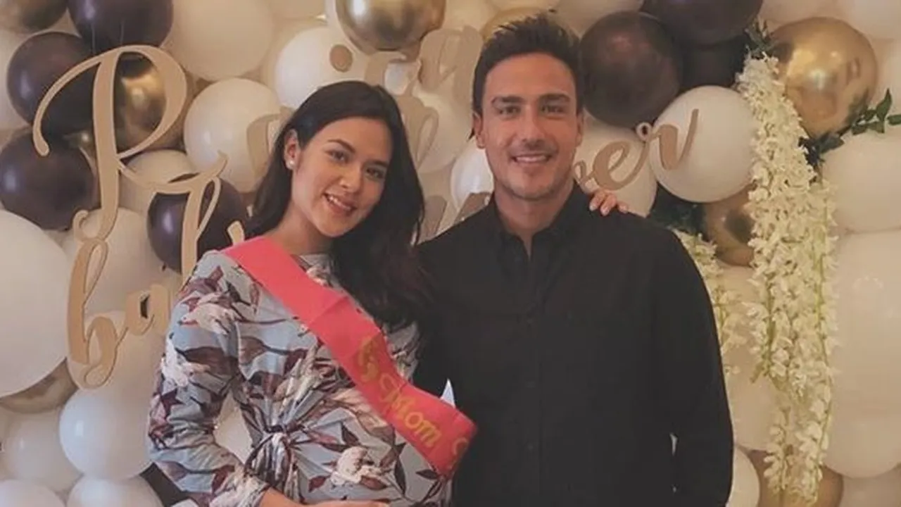 Cute Moment, Hamish Daud Dengarkan Suara Bayi di Perut Raisa