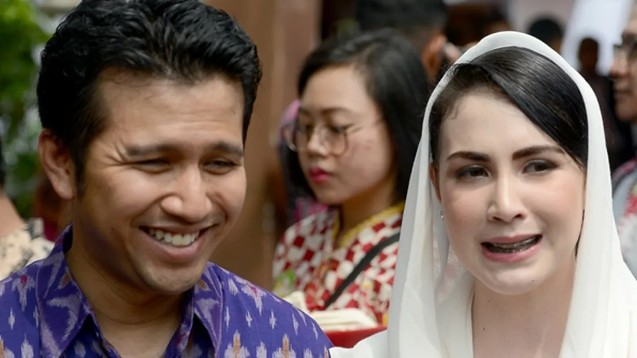 Dampingi Emil Dardak Dilantik, Arumi Bachsin Tampil Cantik Pakai Kebaya Putih