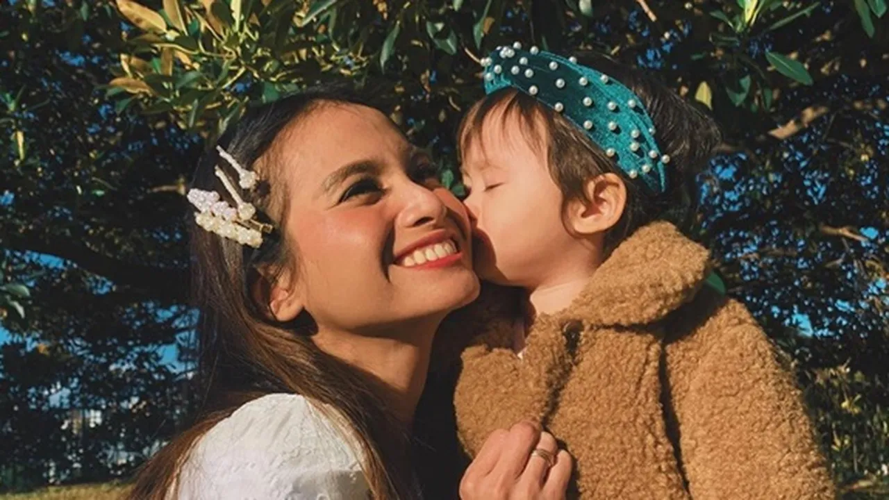 Dandan Ala Putri Rapunzel, Brie Putri Acha Septriasa Lucu Banget