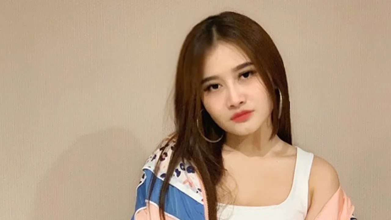 Dandan Ala Tukang Pijet, Lia Amelia Trio Macan Masih Tetap Cantik