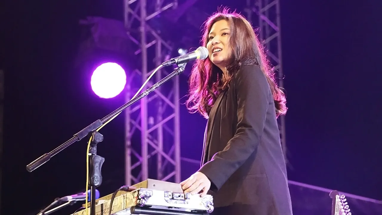 Danilla Riyadi 'Tembak' Penonton di Prambanan Jazz Festival 2019