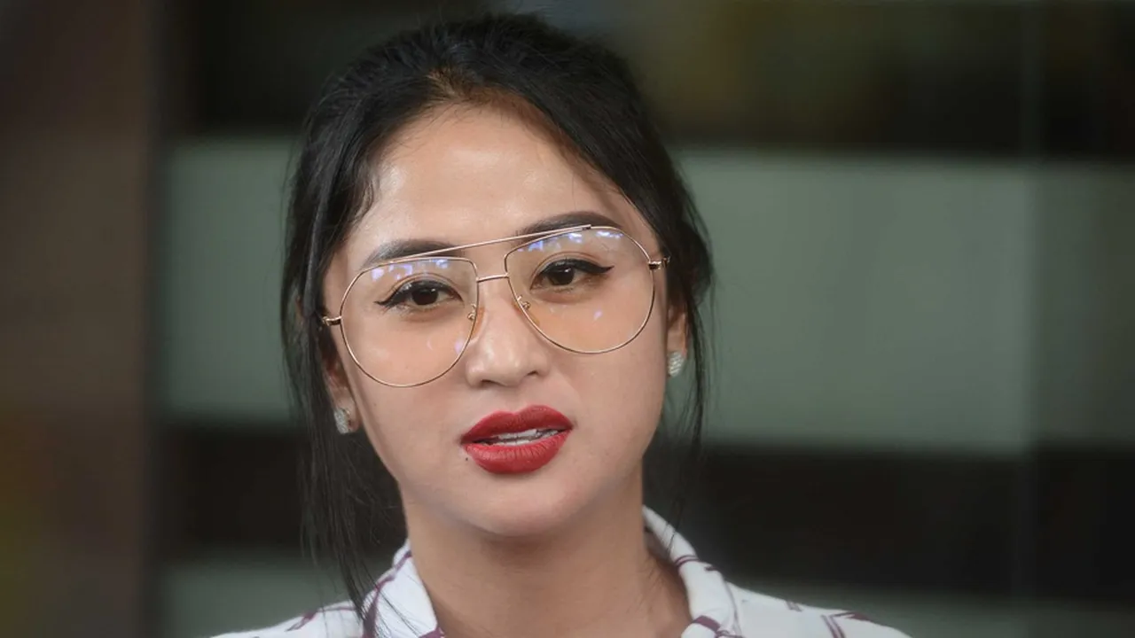 Dapat Wasiat dari Ayah, Dewi Perssik Akhirnya Cabut Gugatan ke Rosa Meldianti