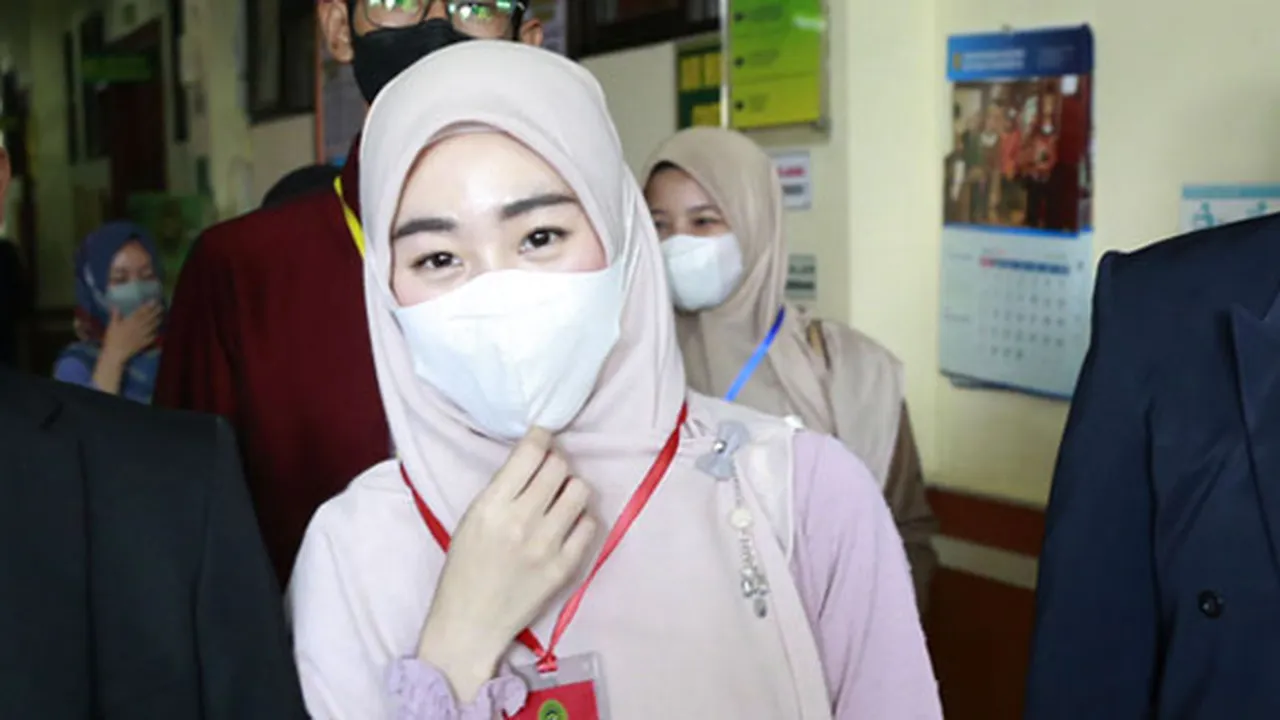 Dapatkan Hak Asuh Anak, Larissa Chou Tak Akan Batasi Alvin Faiz Bertemu Buah Hatinya Dapatkan Hak Asuh Anak, Larissa Chou Tak Akan Batasi Alvin Faiz Bertemu Buah Hatinya