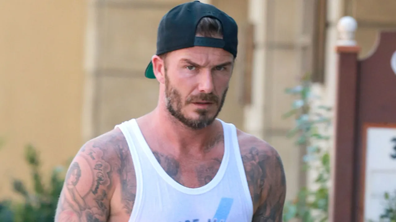 David Beckham Pamer Foto Saat Cium Harper, Bikin Gemas!