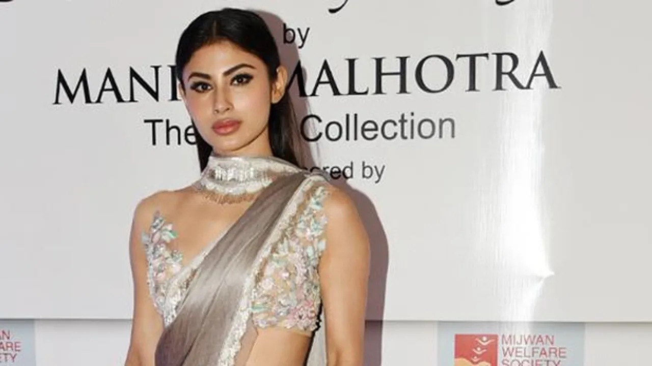 Debut Perdana di Bollywood, Mouni Roy Langsung Rasakan Box Office 100 Crore Debut Perdana di Bollywood, Mouni Roy Langsung Rasakan Box Office 100 Crore