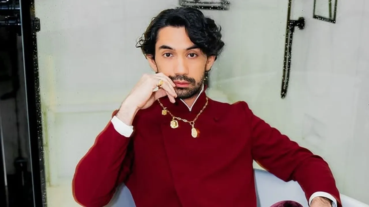 Debut Sutradara Langsung Menang, Reza Rahadian: Masih Terasa Sureal Debut Sutradara Langsung Menang, Reza Rahadian: Masih Terasa Sureal