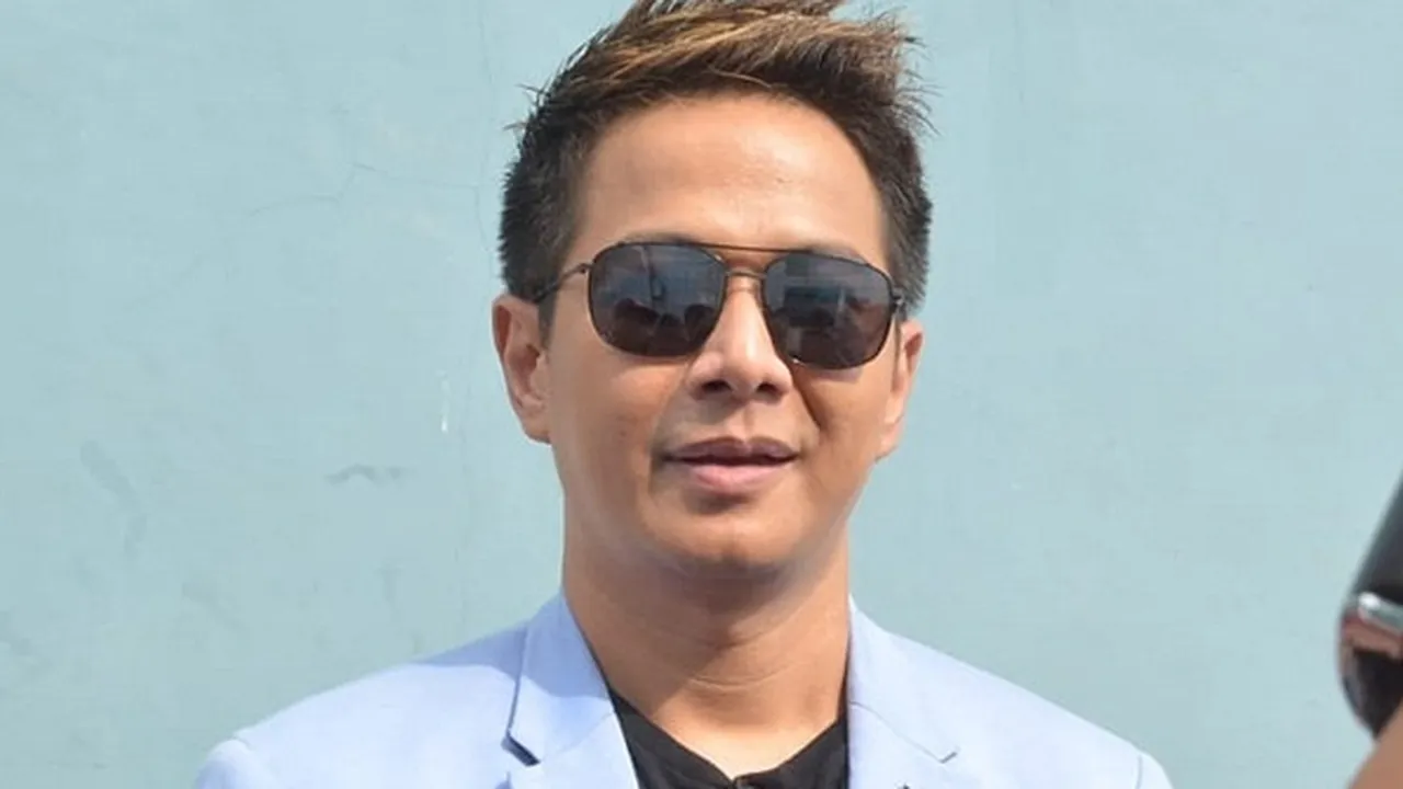 Delon Buka Suara Soal Hutang Judi Yang Katanya Dibayar Yeslin Wang