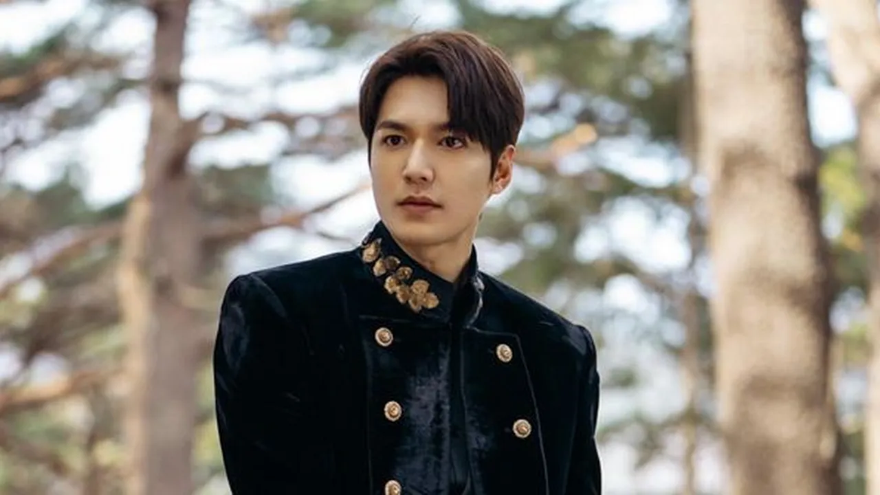 Demi Jadi Kaisar di 'The King: Eternal Monarch', Lee Min Ho Rela Kursus Matematika dan PDKT dengan Kuda Demi Jadi Kaisar di 'The King: Eternal Monarch', Lee Min Ho Rela Kursus Matematika dan PDKT dengan Kuda