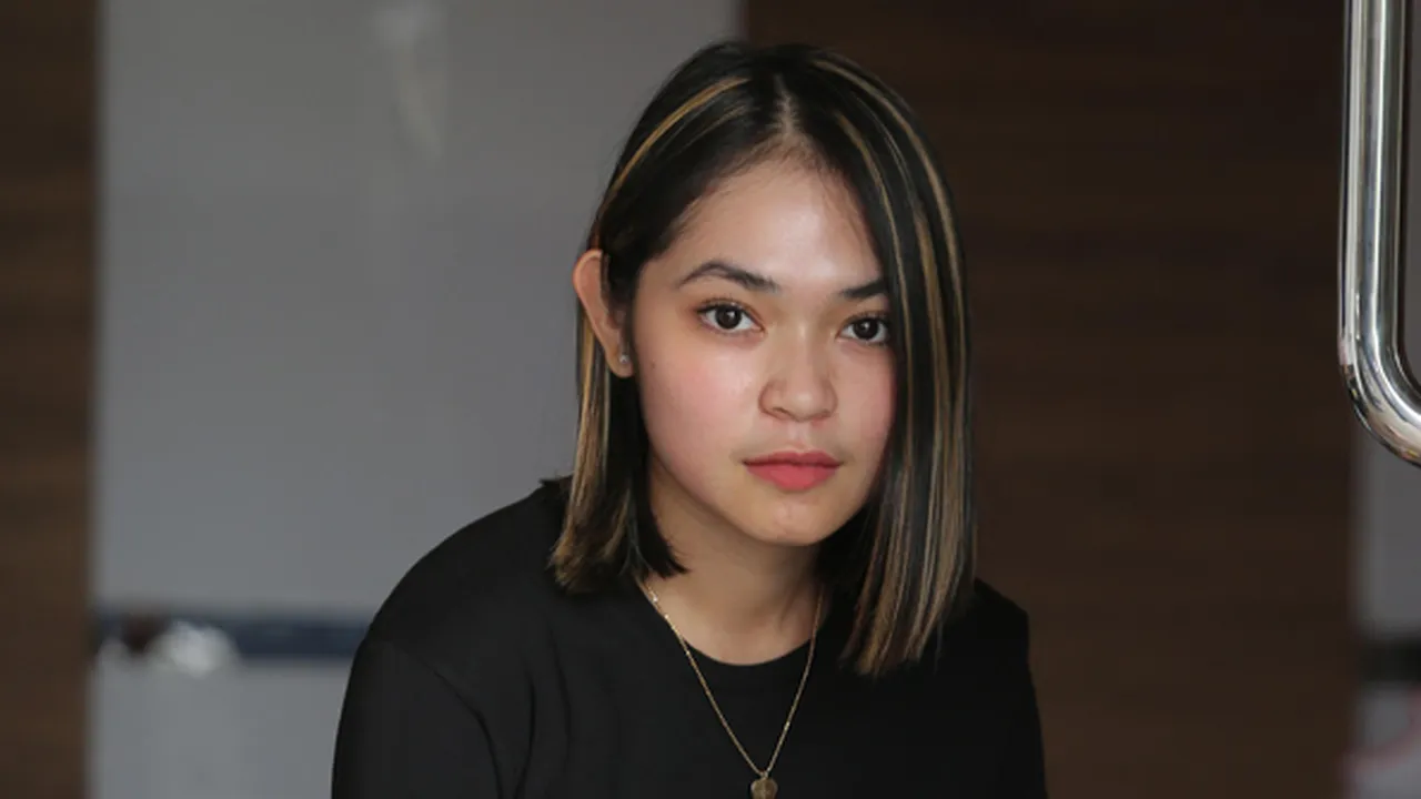 Demi Sepatu Sneakers Idaman, Regina Poetiray Rela Terbang ke Jepang Demi Sepatu Sneakers Idaman, Regina Poetiray Rela Terbang ke Jepang