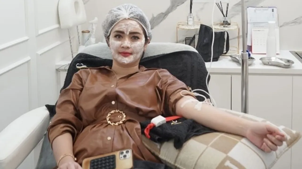Demi Suami Tercinta, Vega Darwanti Rutin Perawatan Agar Tetap Cantik dan Glowing