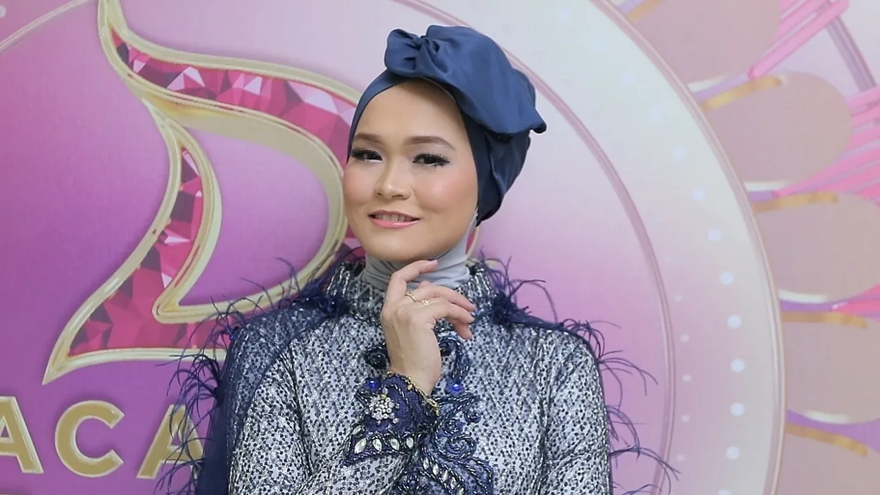 Bawakan Lagu 'Aku Semut Merah' di Panggung DA Asia 4, Fauziah Gambus Tampil Memesona