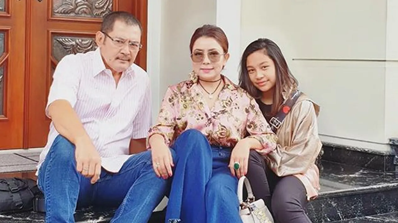 Dengarkan Anaknya Bernyanyi, Mayangsari Mewek