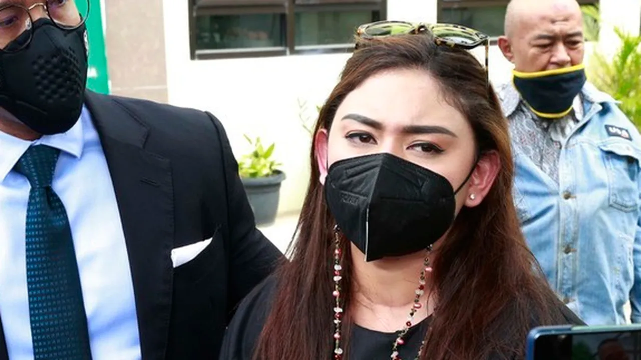Dennis Lyla Bantah Tinggalkan Thalita Latief demi Wanita Idaman Lain