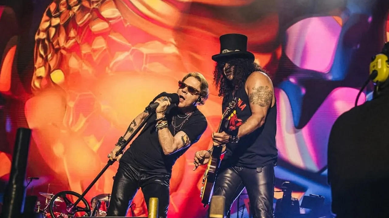 Deretan Kemarahan Axl Rose, Terbaru Lempar Mic dan Tendang Drum Set
