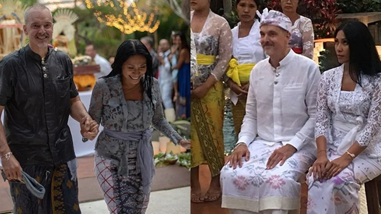Deretan Momen Bahagia - Pesona Cantik Anggun C Sasmi di Hari Pernikahan