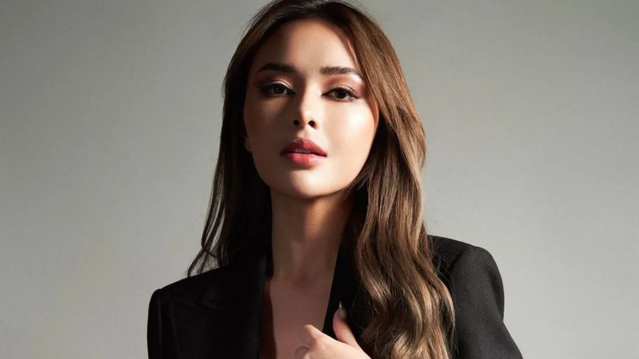 Deretan Potret Amanda Manopo yang Belakangan Sering Pakai Baju Hitam